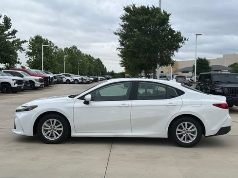 Used 2025 Toyota Camry LE FWD image 7
