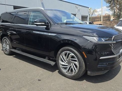 Used 2025 Lincoln Navigator L Reserve AWD/4WD image 1
