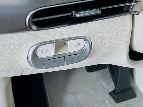 Certified 2025 Genesis GV60 Advanced image 10