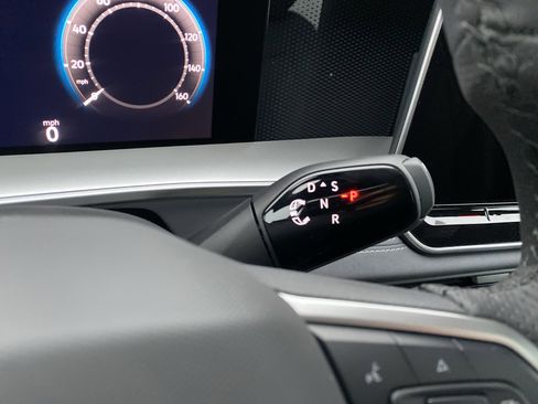 New 2025 Volkswagen Tiguan SE R-Line image 18