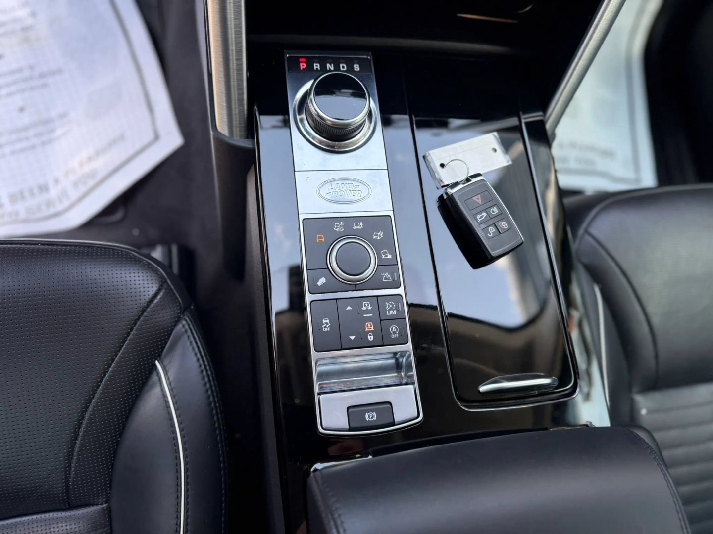Used 2018 Land Rover Discovery HSE Luxury AWD/4WD image 19