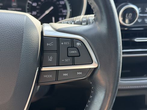 Used 2020 Toyota Highlander XLE FWD image 20