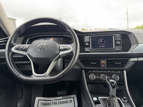 Used 2024 Volkswagen Jetta SE FWD image 10