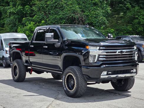 Used 2022 Chevrolet Silverado 2500 High Country w/ Technology Package AWD/4WD image 9