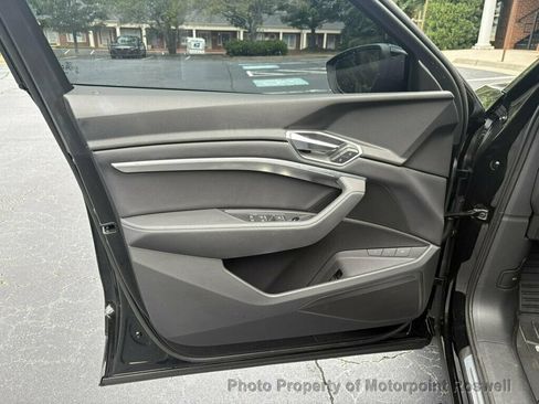 Used 2022 Audi e-tron Premium w/ Convenience Plus Package AWD/4WD image 12