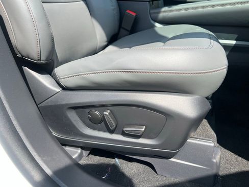 New 2025 Ford Explorer Active w/ Active Comfort Package image 23