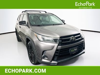 Used 2019 Toyota Highlander SE w/ Nightshade Edition