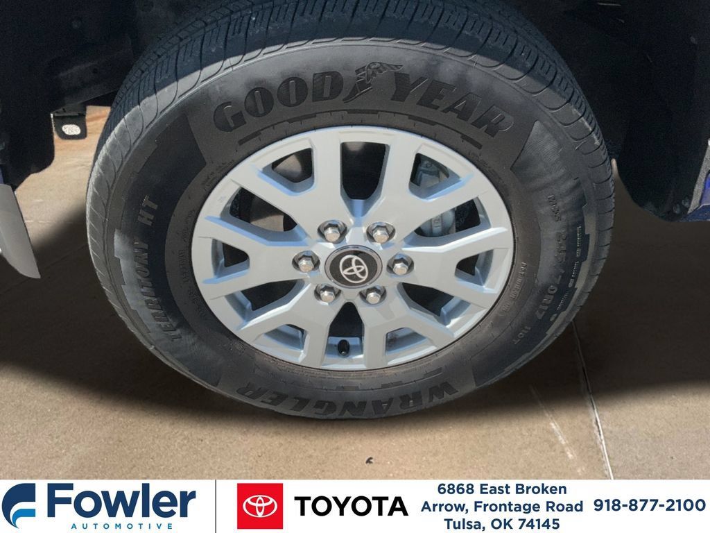 Certified 2025 Toyota Tacoma SR5 w/ SR5 Upgrade Package AWD/4WD image 32