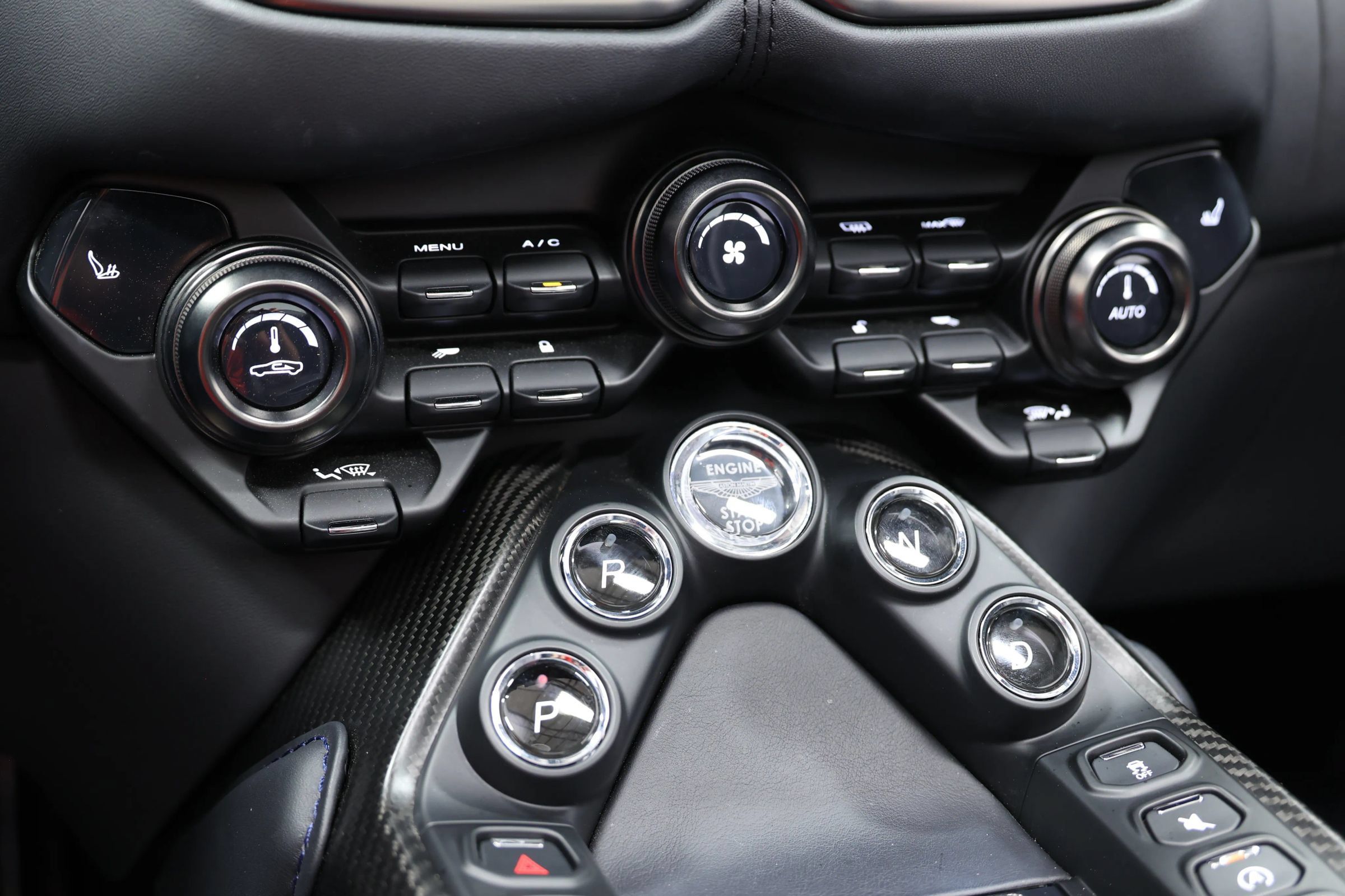Used 2023 Aston Martin V8 Vantage Roadster RWD image 38