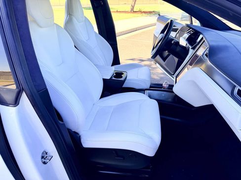 Used 2018 Tesla Model X 100D AWD/4WD image 25