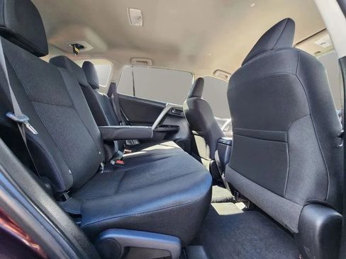 Used 2018 Toyota RAV4 LE FWD image 19