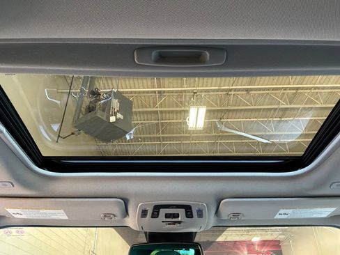 Used 2026 Toyota Sienna XLE FWD image 23