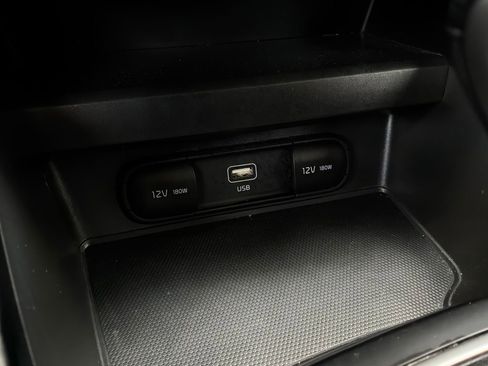 Used 2025 Kia Soul LX w/ LX Technology Package FWD image 23