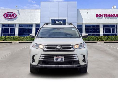 Used 2019 Toyota Highlander LE w/ Carpet Mat Package (TMS) image 2