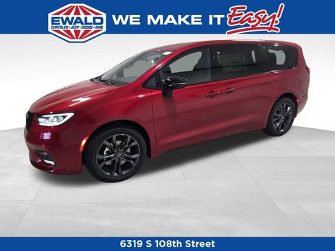 New 2026 Chrysler Pacifica Select image 18