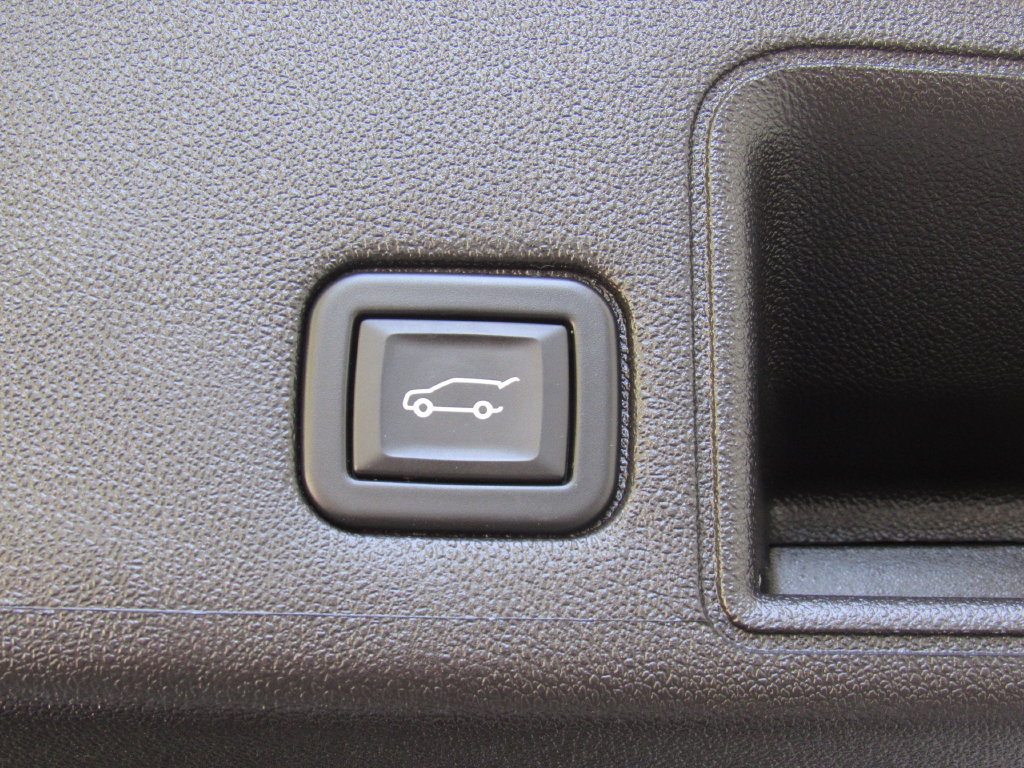 Used 2023 GMC Terrain SLT w/ Tech Package AWD/4WD image 23