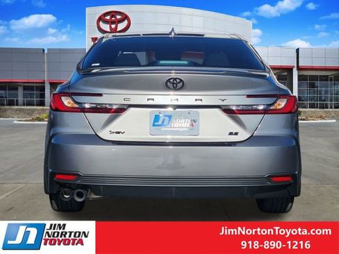 Used 2025 Toyota Camry SE image 7