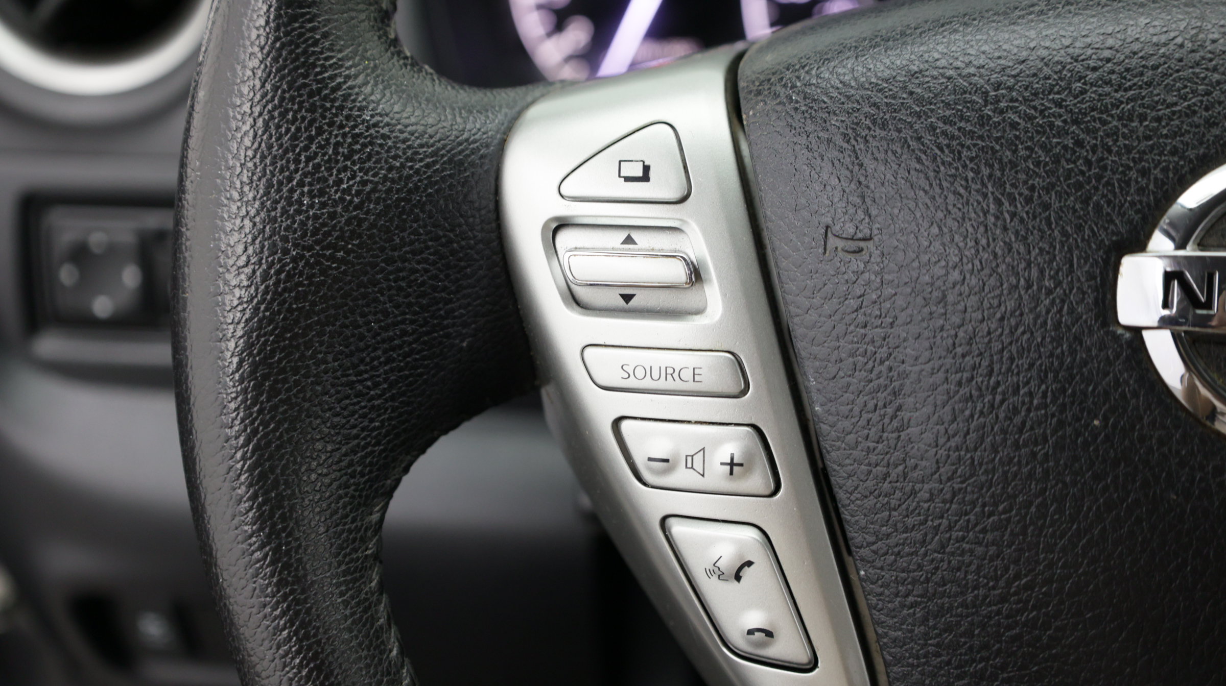 Used 2018 Nissan Versa Note SV FWD image 22