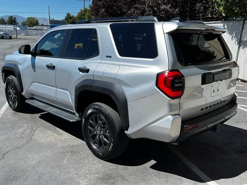 Used 2025 Toyota 4Runner SR5 AWD/4WD image 5