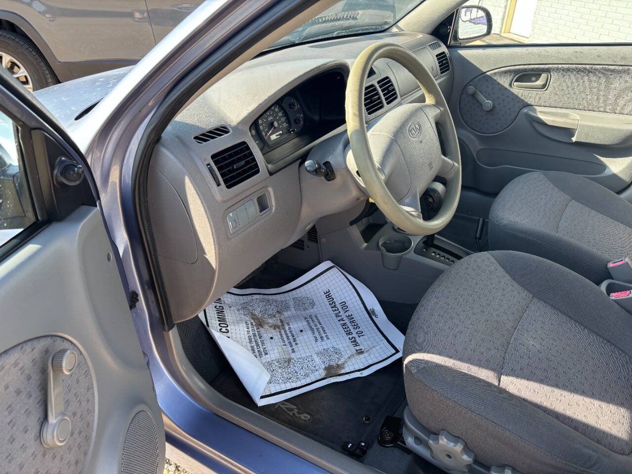 Used 2004 Kia Rio Sedan FWD image 2