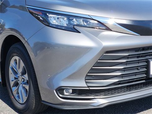 New 2026 Toyota Sienna XLE image 6