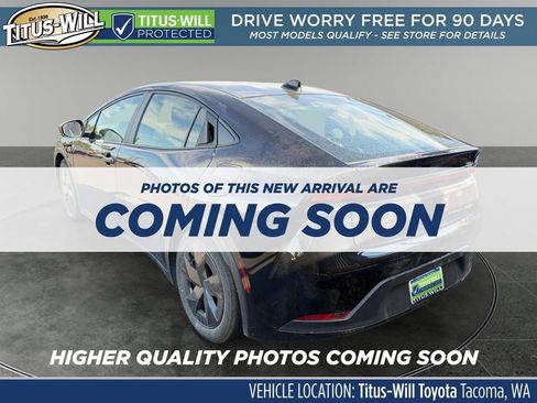 Used 2025 Toyota Prius LE FWD image 3