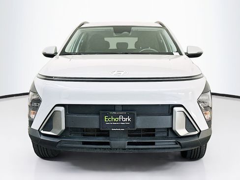 Used 2024 Hyundai Kona SEL image 2