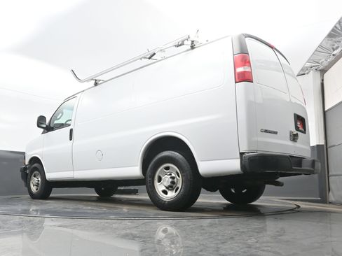Used 2019 Chevrolet Express 3500 w/ Driver Convenience Package image 21