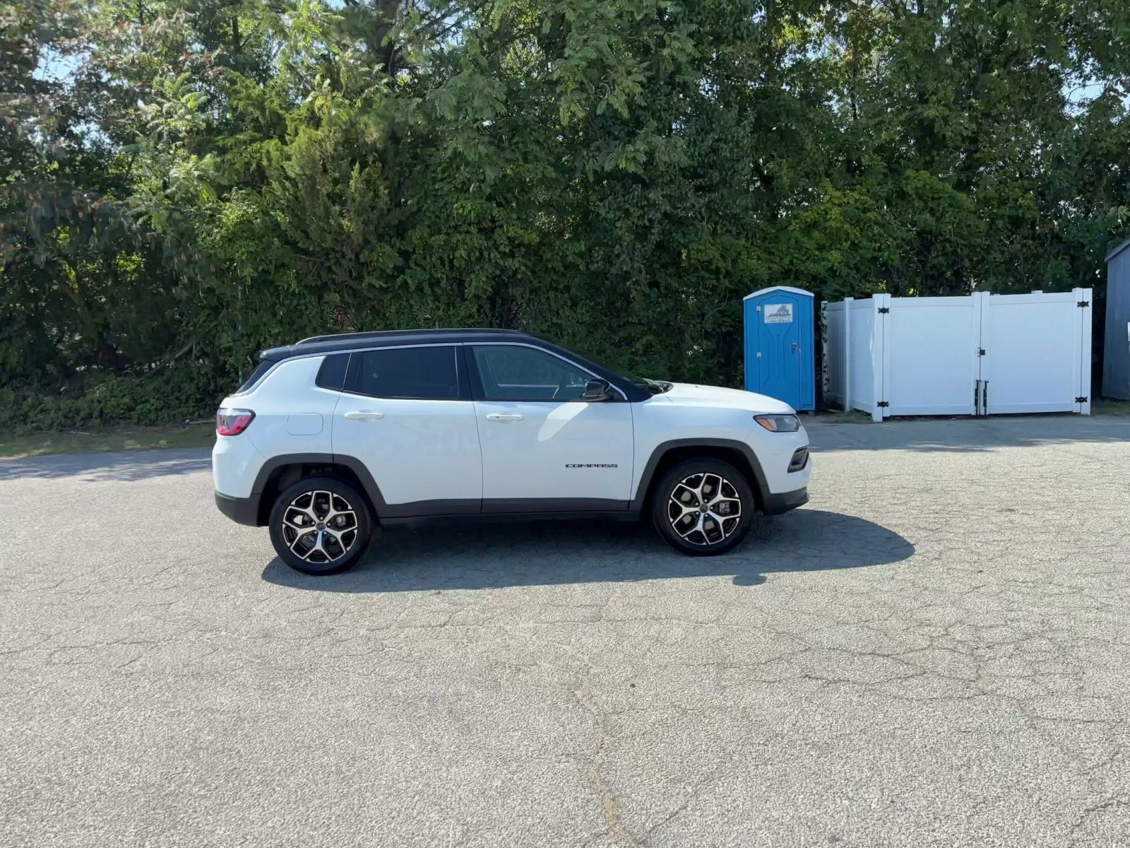 Used 2025 Jeep Compass Limited AWD/4WD image 15