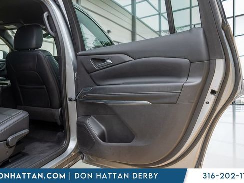 Used 2025 Chevrolet Traverse LT AWD/4WD image 18