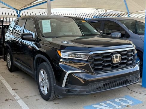 Certified 2023 Honda Pilot LX image 2