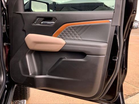 Used 2024 GMC Canyon Denali image 21