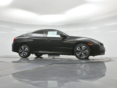 Used 2017 Honda Civic EX-T image 3