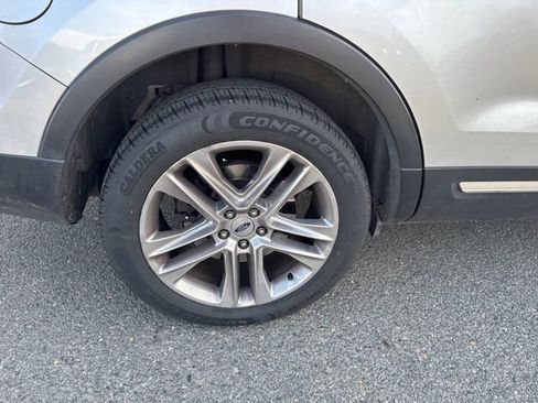 Used 2016 Ford Explorer XLT w/ Equipment Group 202A image 11