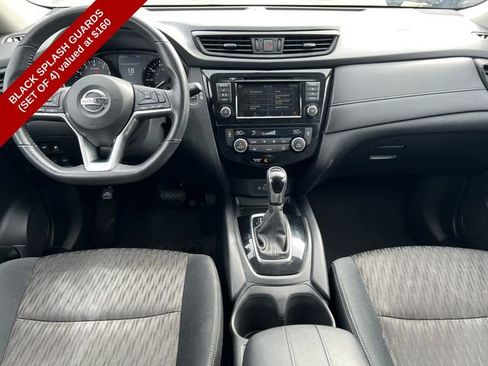 Used 2018 Nissan Rogue SV image 3