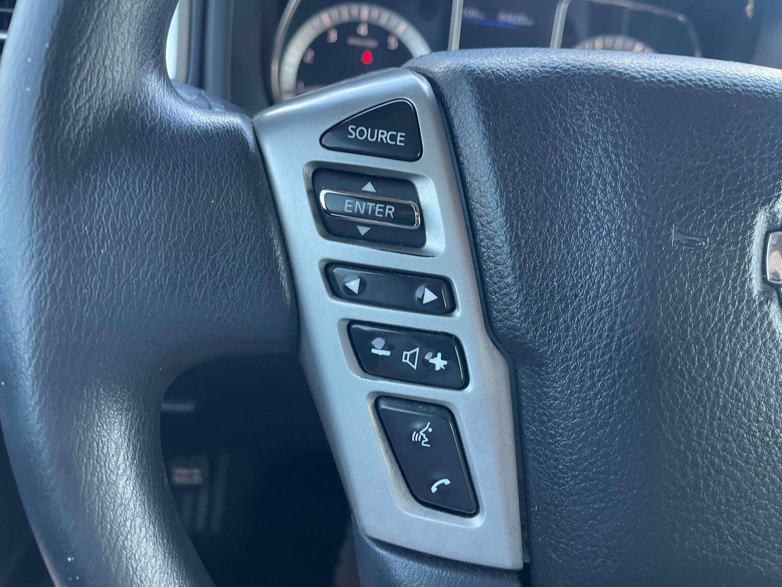 Used 2019 Nissan Titan SV AWD/4WD image 18