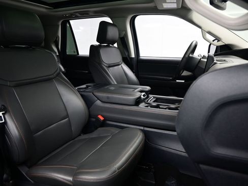 Used 2025 Ford Expedition Active image 14