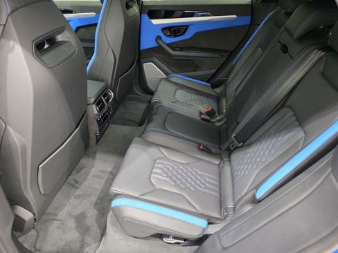 Used 2025 Lamborghini Urus SE image 11