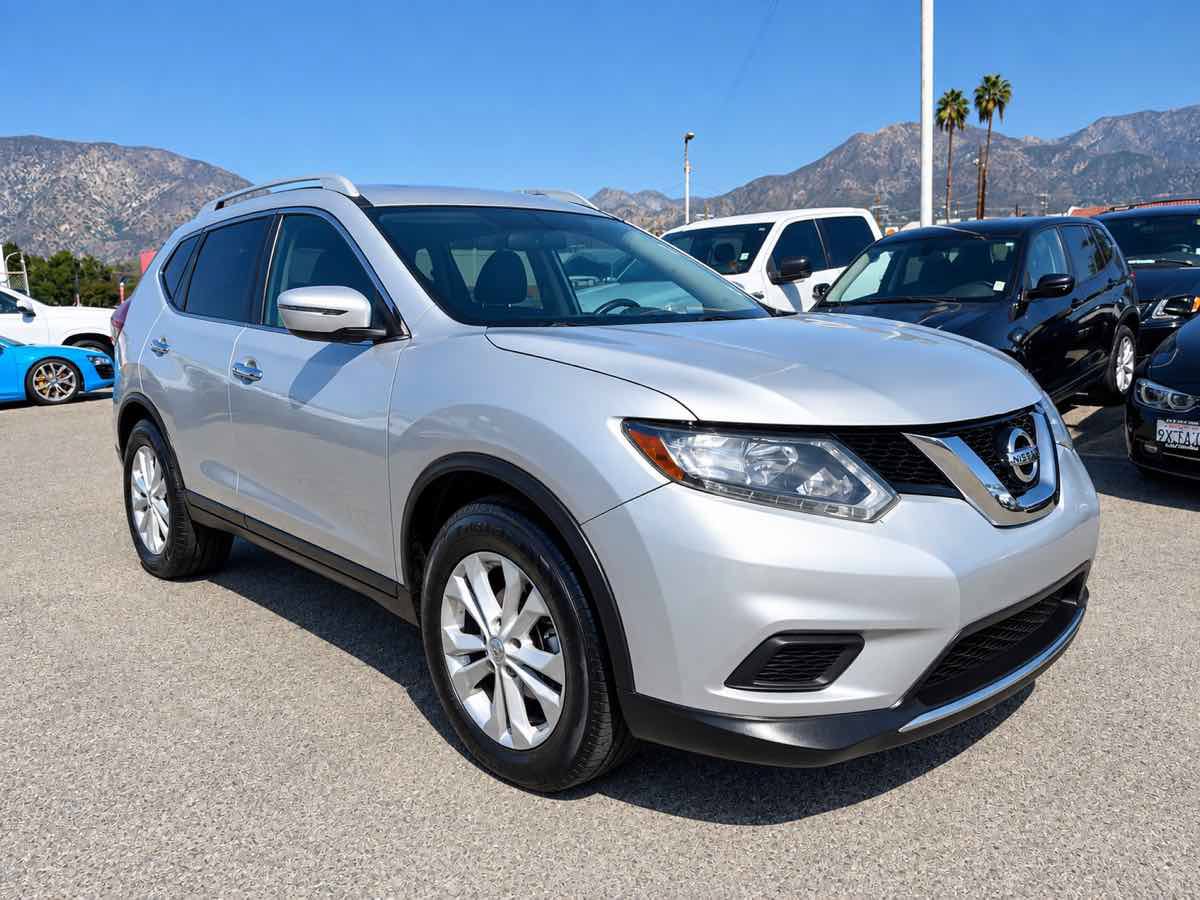 Used 2016 Nissan Rogue SV FWD image 1