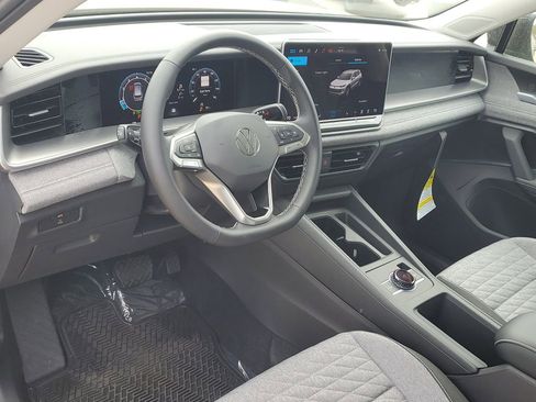 New 2026 Volkswagen Tiguan S FWD image 17