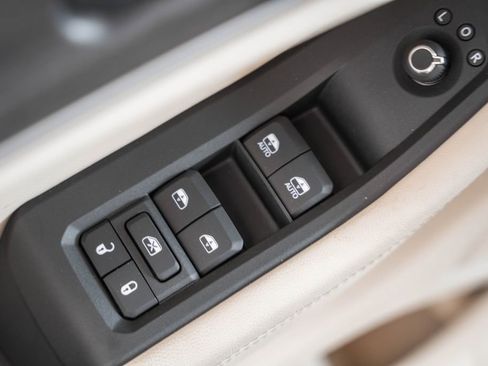 New 2025 Jeep Grand Cherokee L Limited w/ Luxury Tech Group II image 38