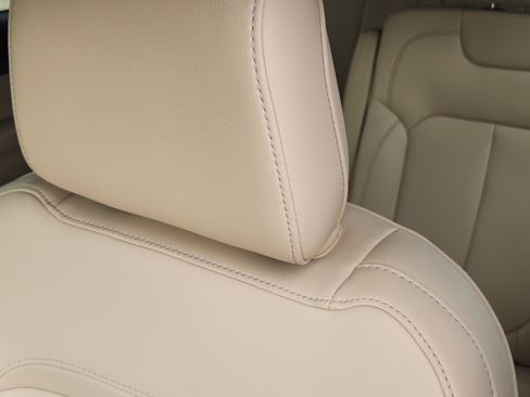 Used 2024 Jeep Grand Cherokee L Limited w/ Black Appearance Package image 18