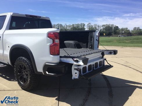 Used 2025 Chevrolet Silverado 1500 ZR2 w/ Technology Package image 8