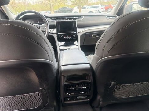 Used 2022 Jeep Grand Cherokee Laredo w/ Luxury Tech Group I AWD/4WD image 22