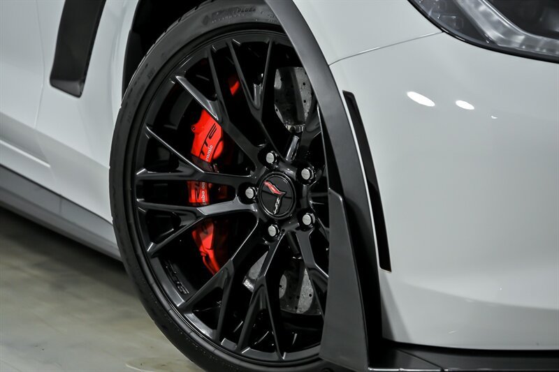 Used 2016 Chevrolet Corvette Z06 w/ 3LZ Preferred Equipment Group RWD image 3