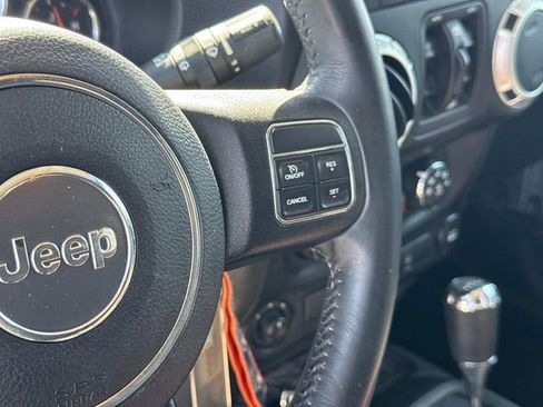 Used 2018 Jeep Wrangler Unlimited Sahara w/ Connectivity Group AWD/4WD image 30