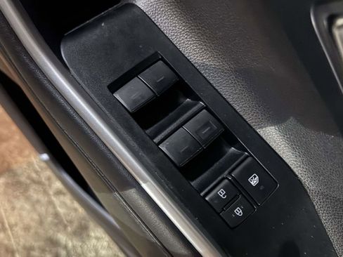 Used 2025 Toyota Highlander XLE image 16