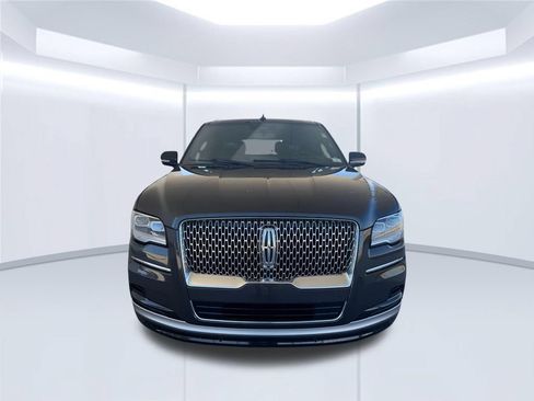 Used 2023 Lincoln Navigator Reserve AWD/4WD image 2
