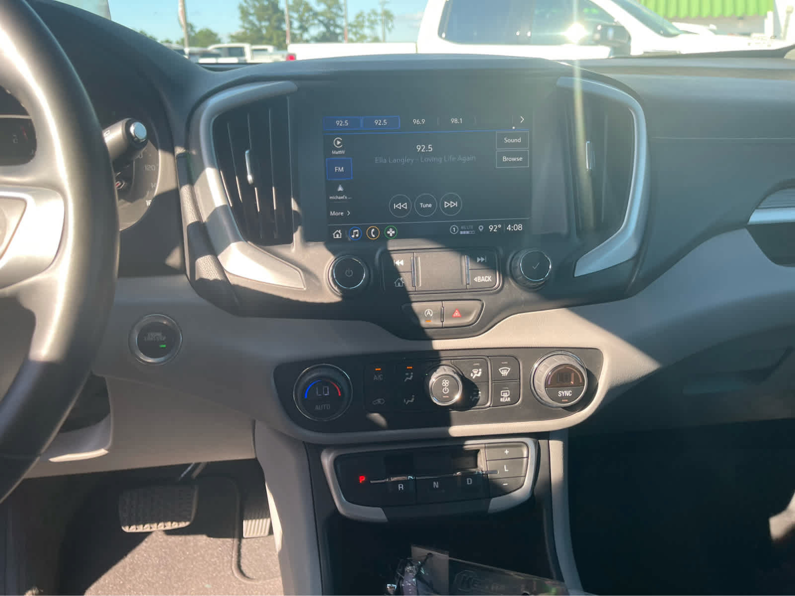 Used 2024 GMC Terrain SLT w/ Tech Package FWD image 16