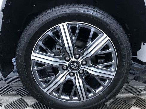 Used 2025 Toyota Sequoia Capstone image 9